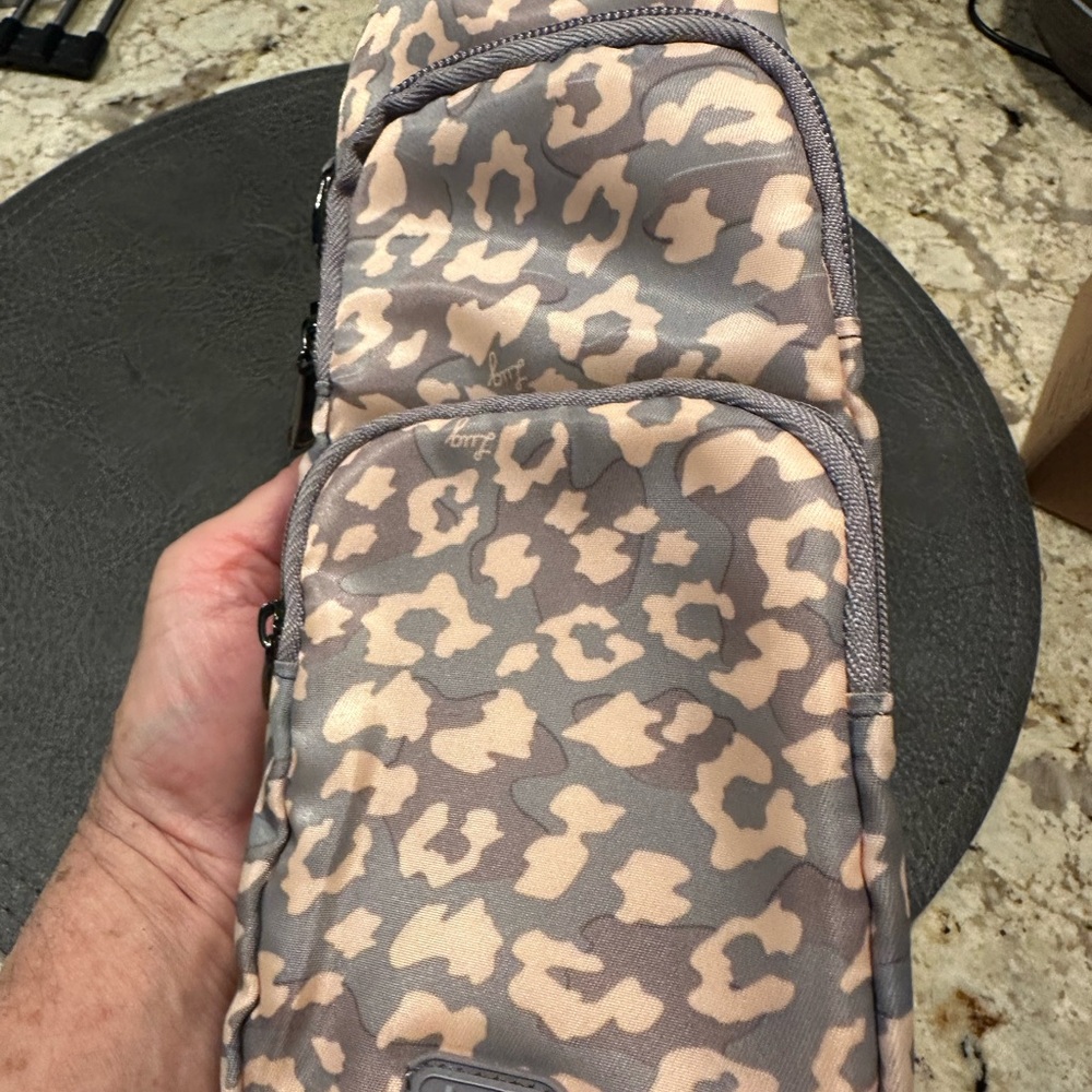 NWOT Lug Gray and Cream Patterned Water Bottke/Mug Bag